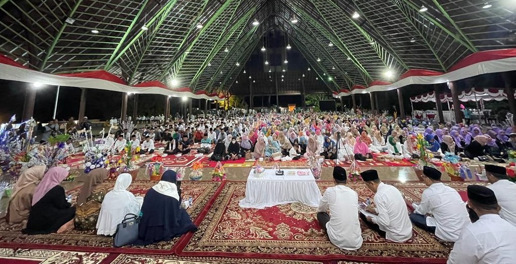 Dihadiri Ustadjah Peggy Melati Sukmah, Pemkab Malteng Gelar Maulid Nabi SAW