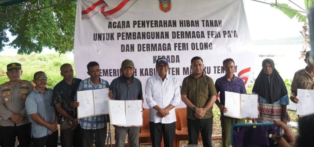 Bupati Zulkarnain Awat Amir Hadiri Penyerahan Hibah Tanah untuk Pembangunan Dermaga Feri Paa dan Ollong
